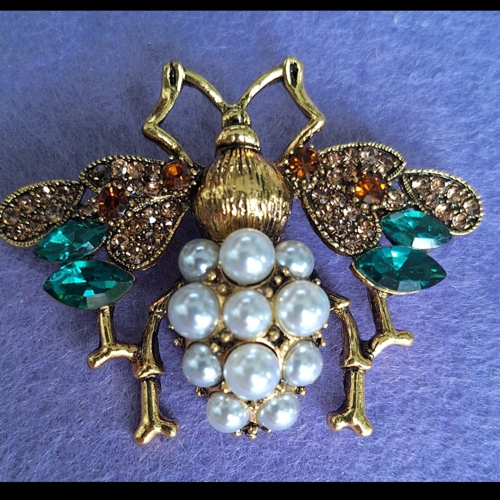 Bee,bug Brooche/pin. Jewelry Rhinestone 1 Pair 2 Brooches